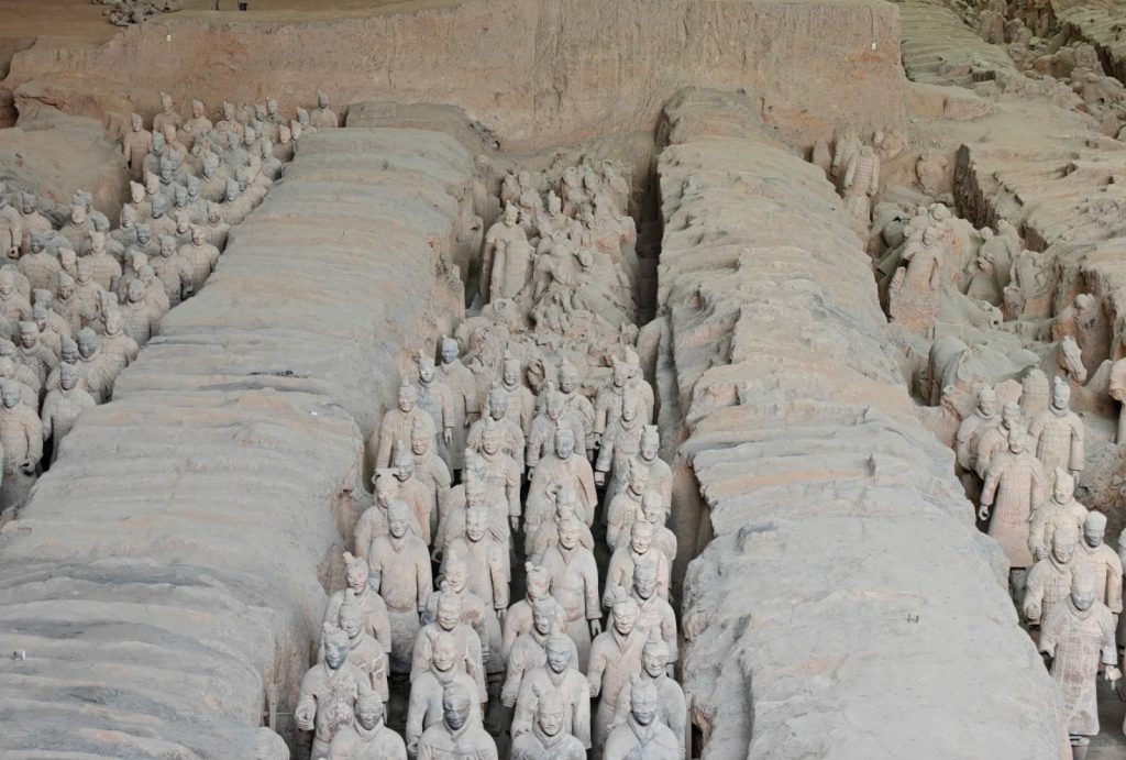 Long rows of terracotta soldiers in Pit 1