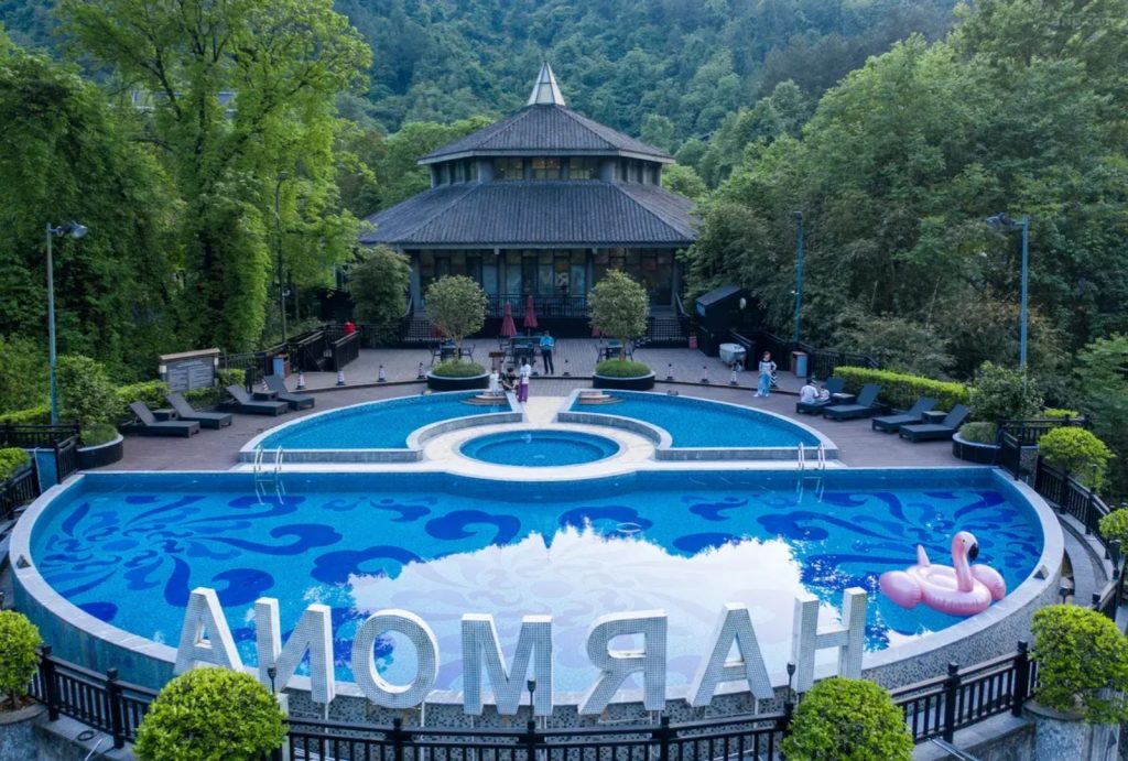 A pool in Harmona Resort & Spa Zhangjiaji