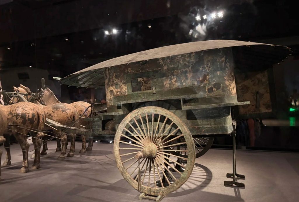 See the bronze chariot closely