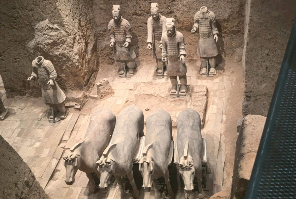 Terracotta soldiers and horses in Pit 3
