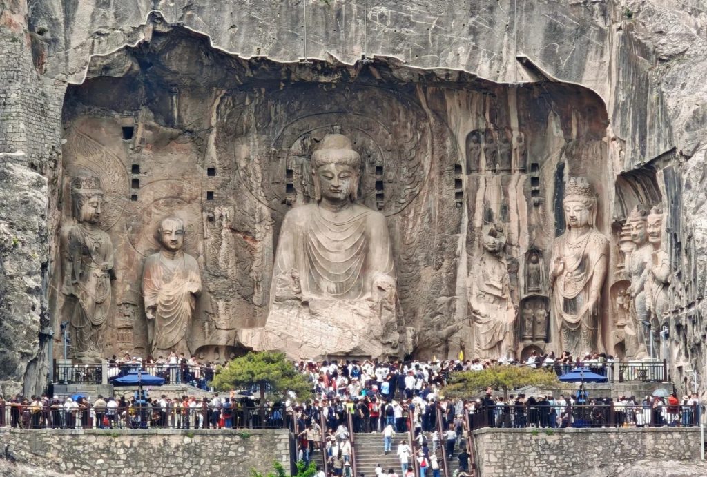 View the Vairocana Buddha across the Yi River